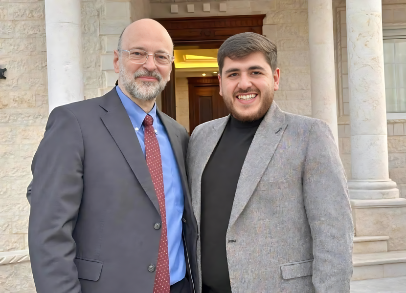 الرزاز يلتقي الشاب قتيبة البشابشة صاحب النداء الشهير (لا تهاجر يا قتيبة)