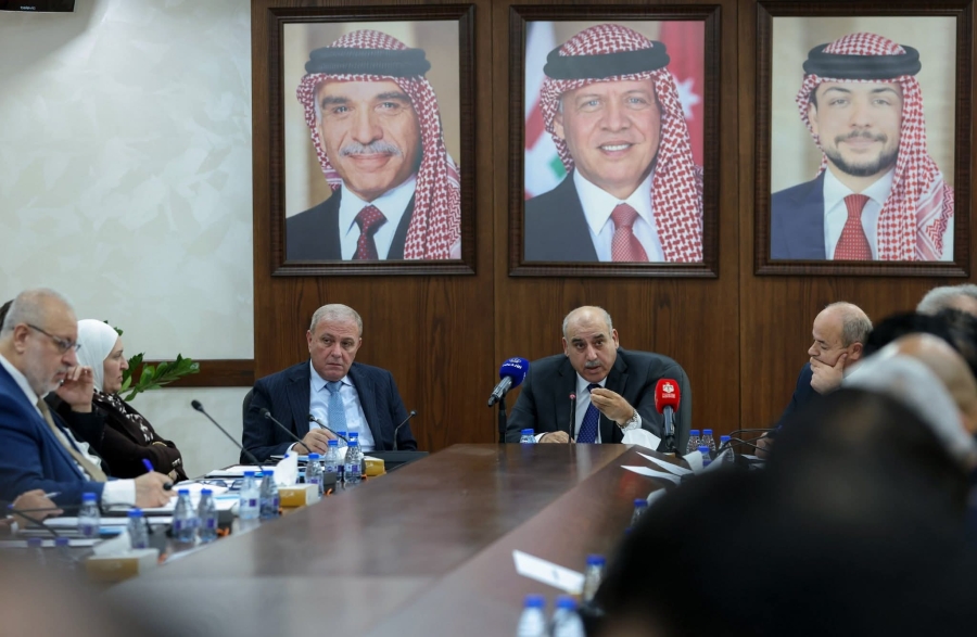 القاضي يترأس اجتماعاً لمكتب تنفيذي 