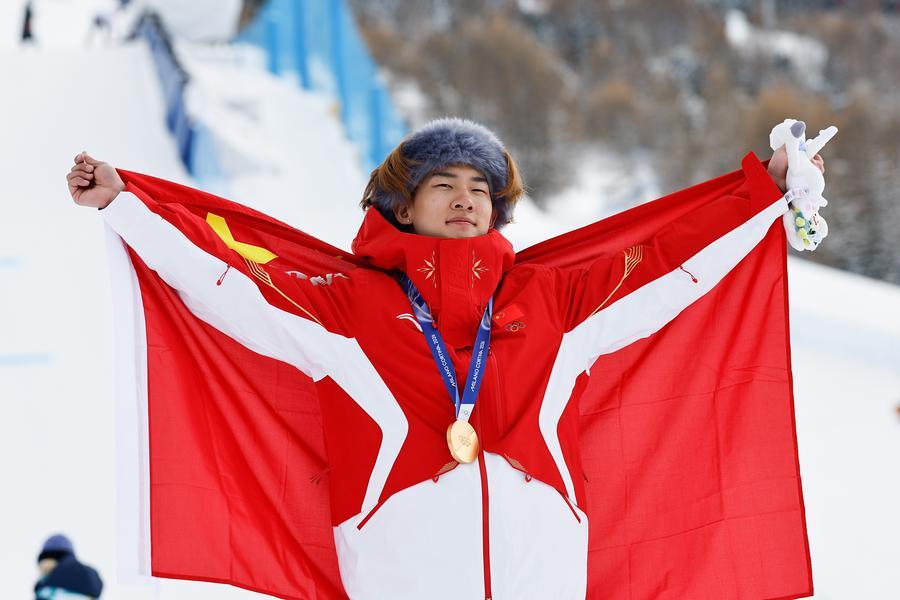 الصيني سو يي مينغ يفوز بذهبية التزلج الحر على المنحدرات في أولمبياد ميلانو-كورتينا 2026