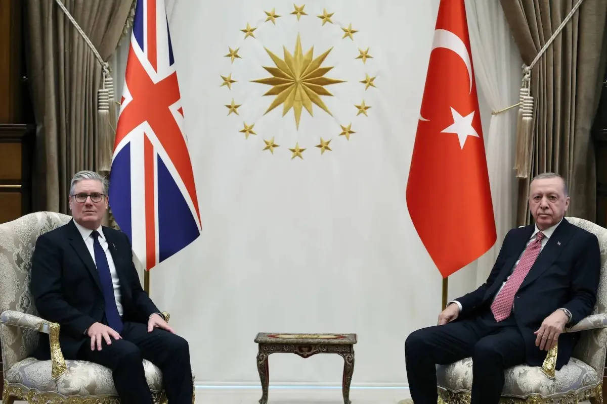 اردوغان يناقش مع ستارمر سبل الحوار لإنهاء حرب ايران