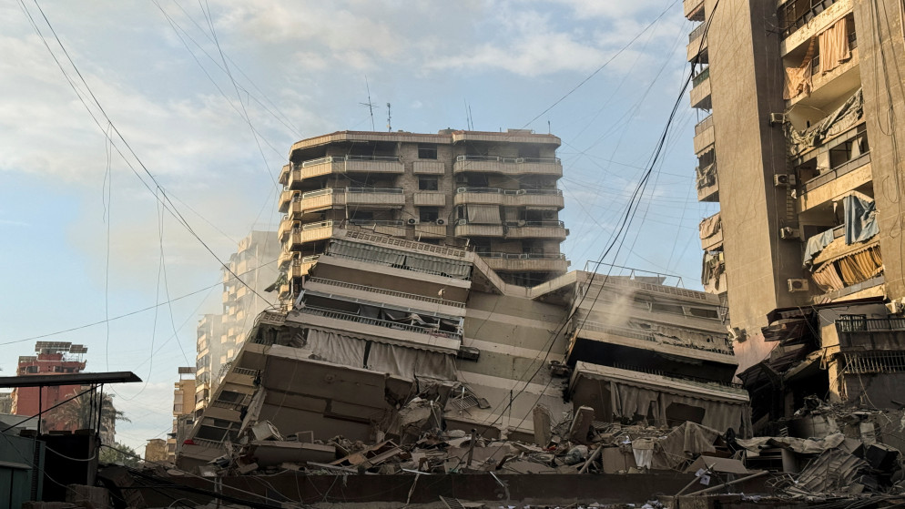 150 ايرانيا بينهم دبلوماسيون يغادرون لبنان بعد تهديدات اسرائيلية