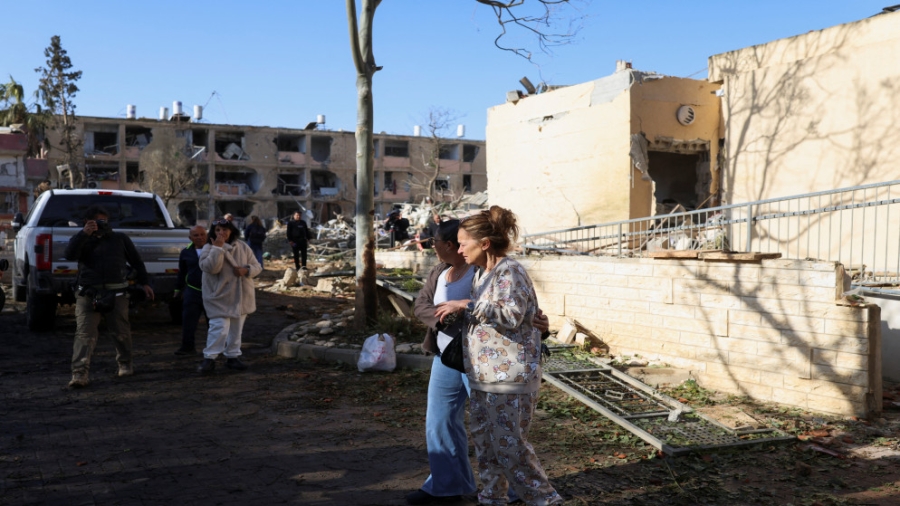 خدمة الطوارئ الإسرائيلية: مقتل شخص إثر حريق مركبتين قرب الجليل