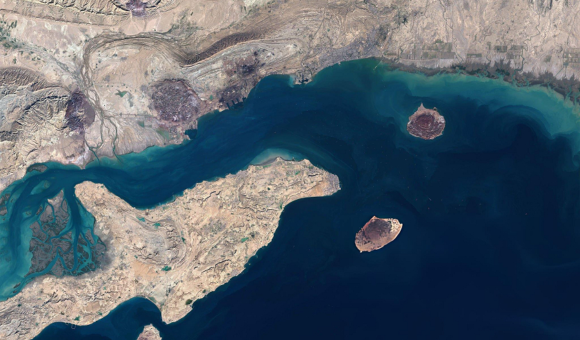 5 نقاط أساسية عن إغلاق مضيق هرمز