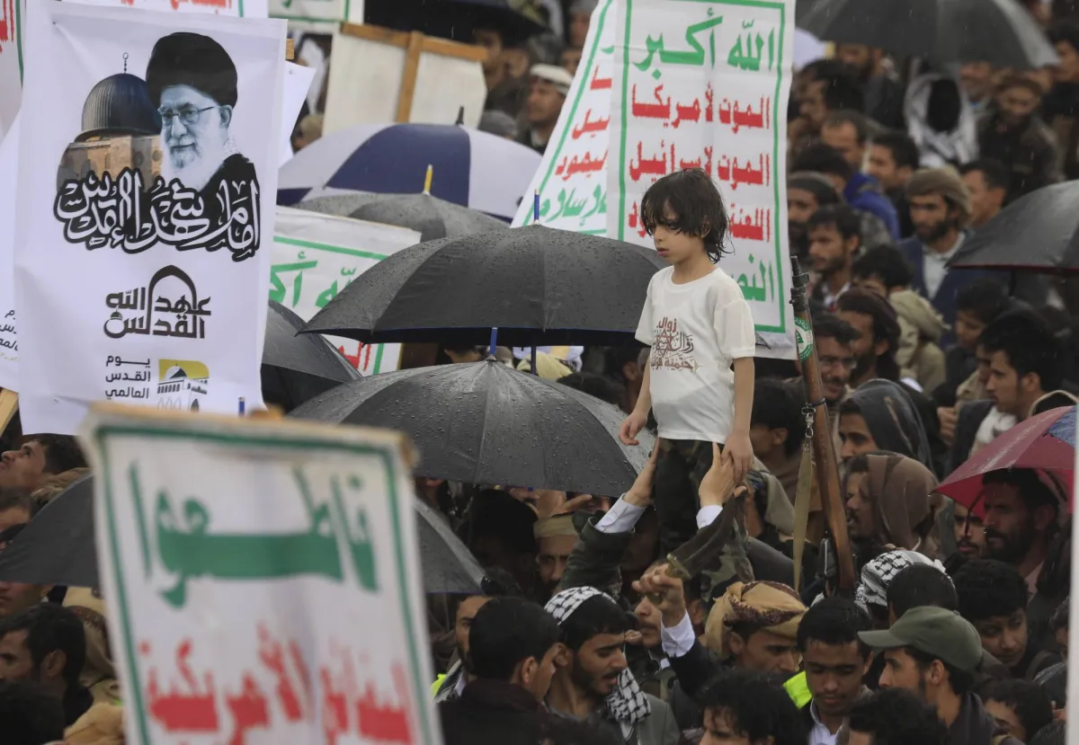 تناغم الحوثي مع ايران في ظل تصعيد الوضع في البحر الاحمر