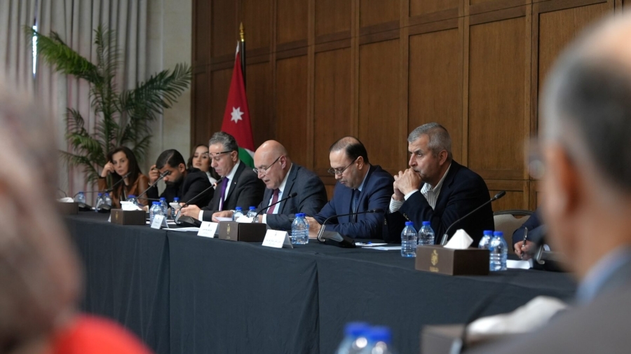 لقاء في رئاسة الوزراء حول الإجراءات الحكوميَّة للتَّعامل مع تداعيات الأوضاع الإقليميَّة