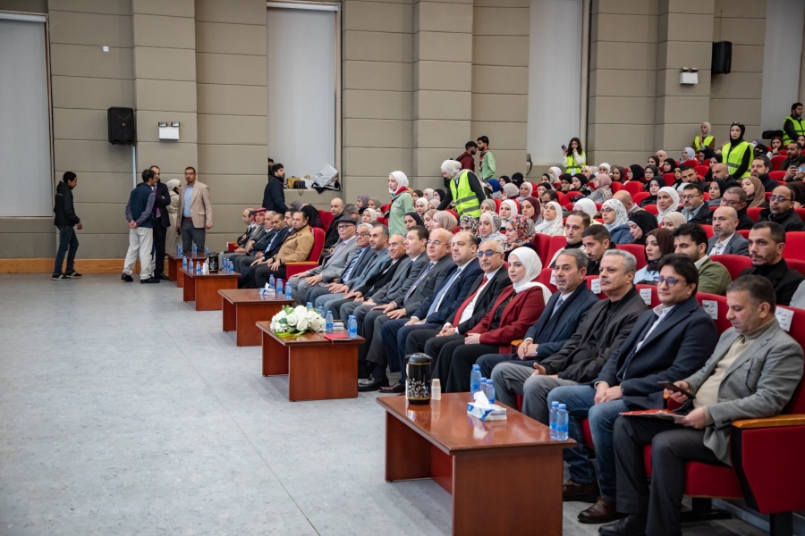 الدكتور الحياري يرعى اليوم العلمي لقسم الكيمياء في الهاشمية ويؤكد أهمية ربط التعليم بالصناعة والابتكار