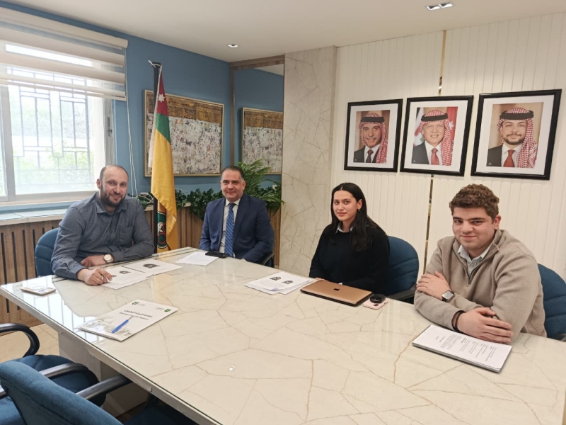 لقاء عمادة البحث العلمي مع رؤساء المجتمعات الطلابية لكلية الحقوق