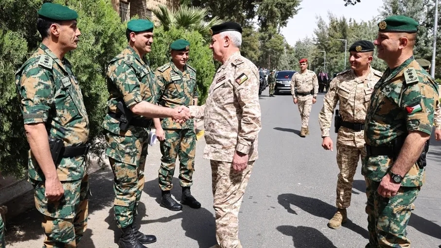 الحنيطي يزور قيادة الحرس الملكي الخاص