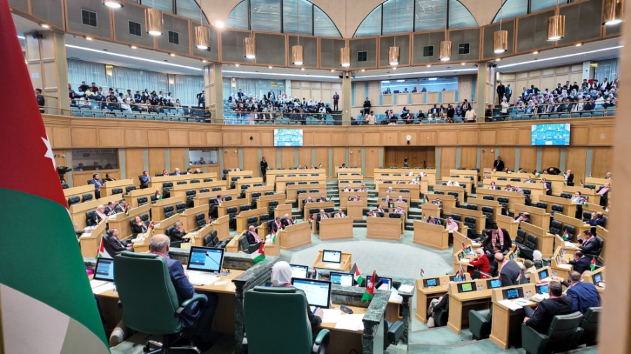 النواب يستكملون اليوم مناقشة استغلال المعادن في 