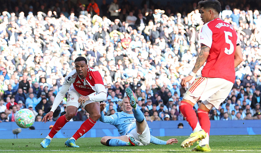 سيتي يطيح بأرسنال ويشعل سباق اللقب.. وليفربول يقترب من دوري الأبطال