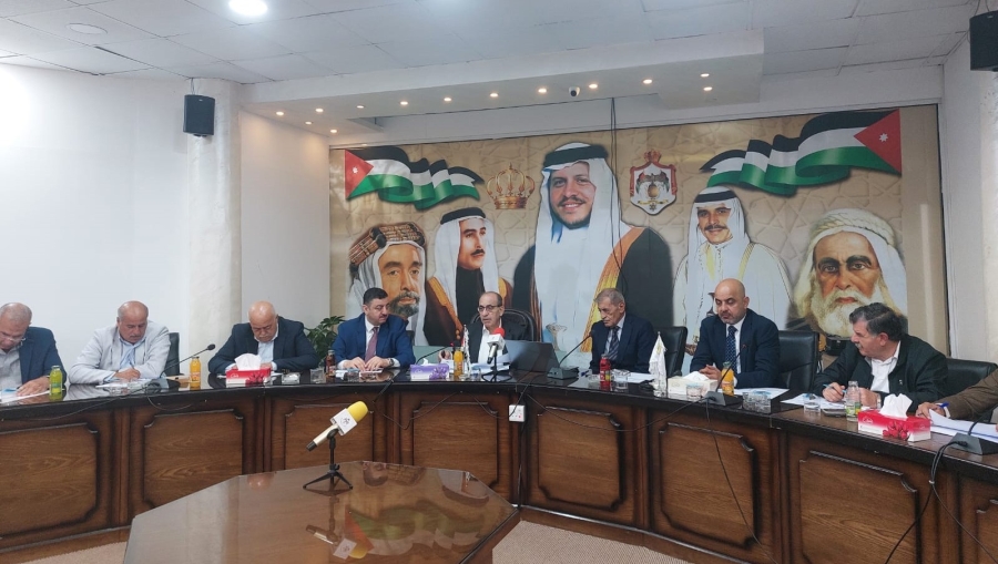 المصري: بناء موازنات مجالس المحافظات والبلديات على الاحتياجات الفعلية 