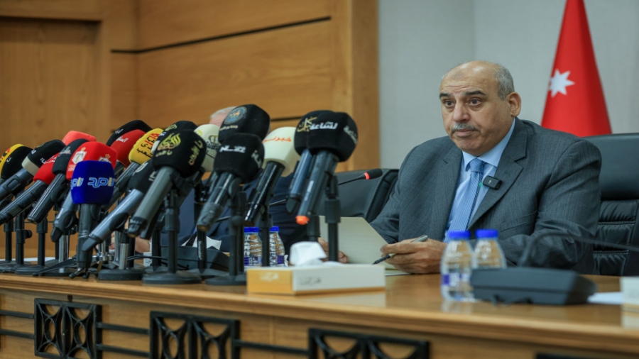 القاضي يهنئ العمال ويشيد بعطائهم بمسيرة البناء الوطني