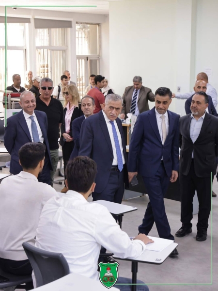 رئيس الجامعة الأردنيّة الدكتور نذير عبيدات يتفقّد سير العمليّة الانتخابيّة في الكلّيّات