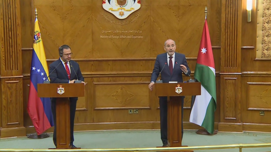 الصفدي يجري مباحثات مع نظيره الفنزويلي شملت 4 اتفاقيات ومذكرات تعاون