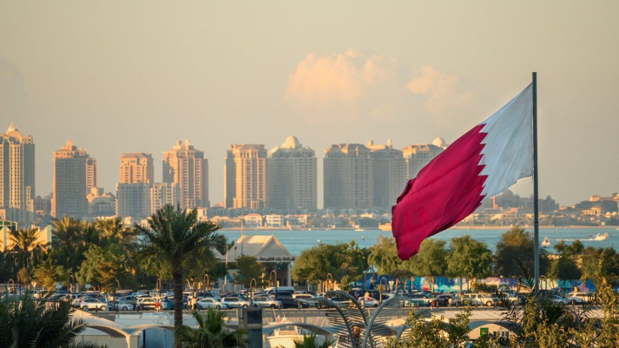 قطر: إصابة 3 أشخاص بينهم طفل جراء سقوط شظايا إثر هجمات إيرانية