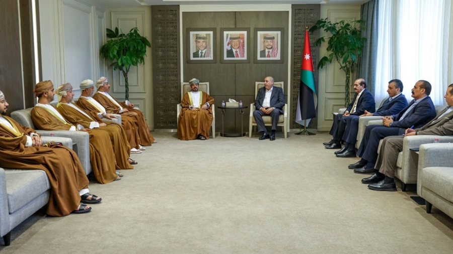 القاضي يلتقي رئيس وأعضاء اللجنة القانونية في مجلس الدولة العُماني