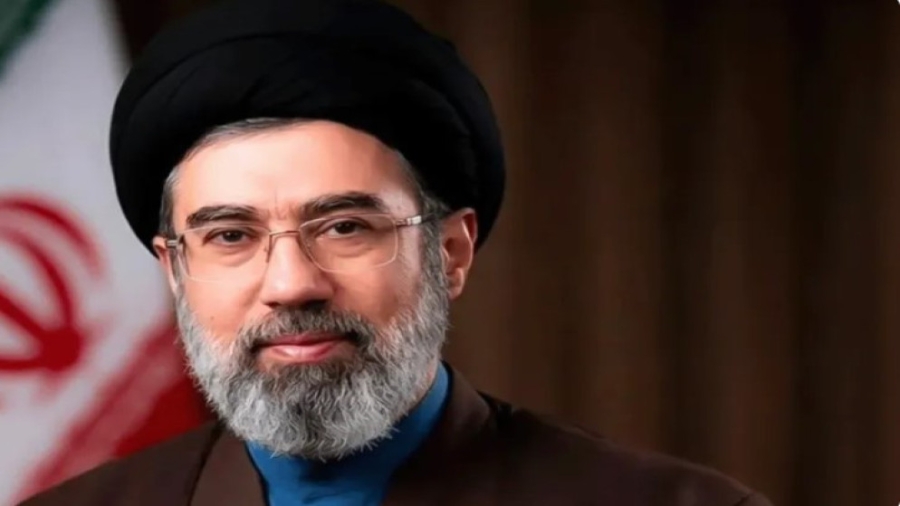 خامنئي يجري تغييرات في القوات المسلحة والحرس الثوري الإيراني