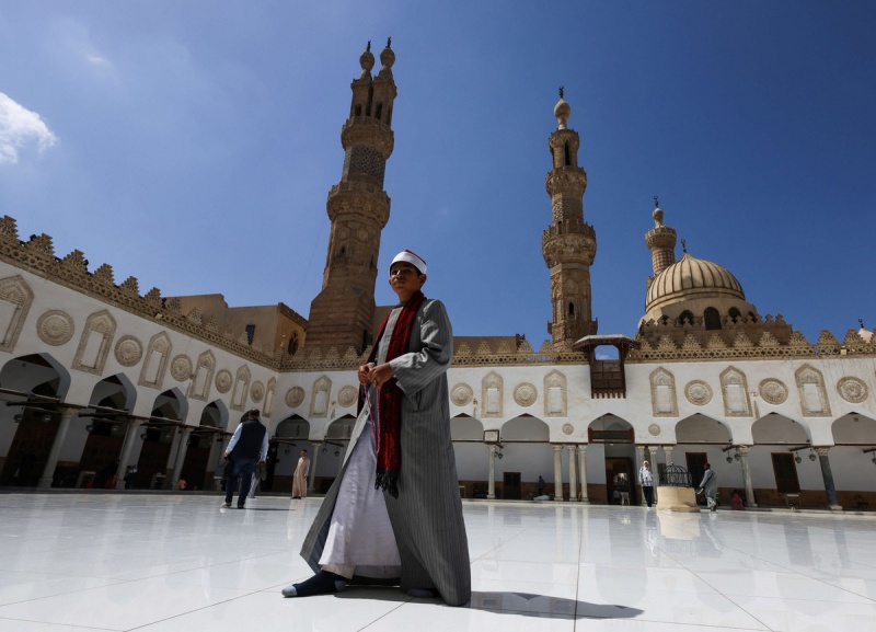 قصات شعر الشباب تحت مجهر دار الإفتاء المصرية