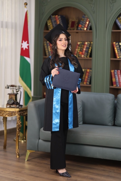 لُجين تتوّج سنوات التعب بالنجاح.. تخرّج من جامعة الزرقاء وسط فرحة وفخر والدتها