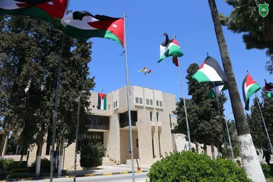 رئيس معهد أميركي رفيع يفتح ملف 