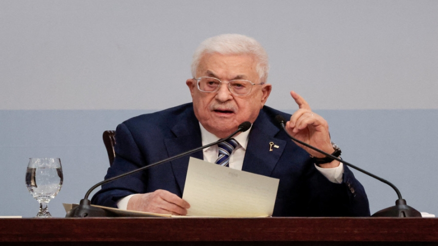 عباس: نحذر اليوم من خطر أكبر وهو تهديد حياة الشعب الفلسطيني على أرضه