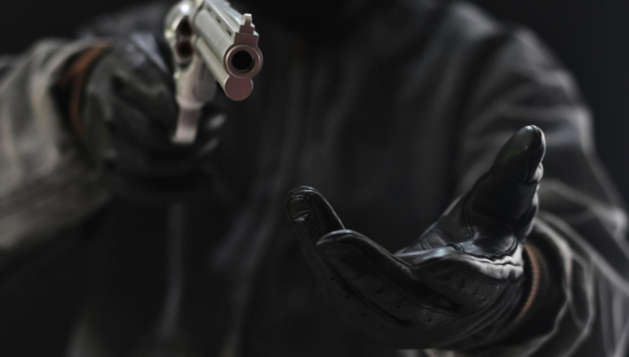 سطو مسلح على محل صرافة في إربد (فيديو)