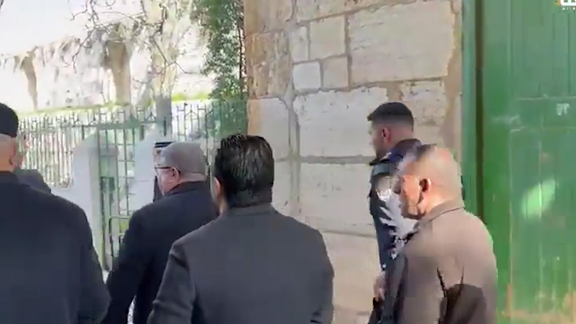 الاحتلال يمنع السفير الأردني من دخول الأقصى - فيديو