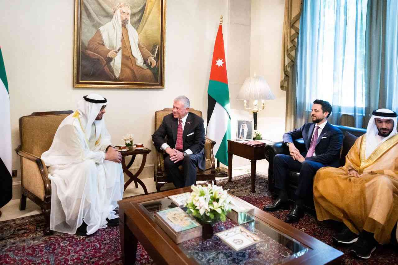 الملك يشيد بدور الإمارات في الدفاع عن القضايا العربية