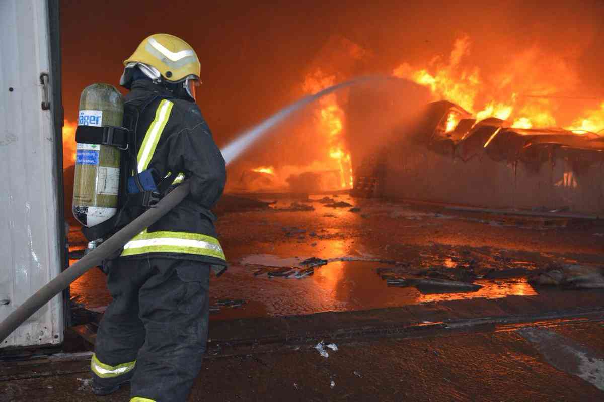 الدفاع المدني يتعامل مع 70 حادث إطفاء خلال 24 ساعة