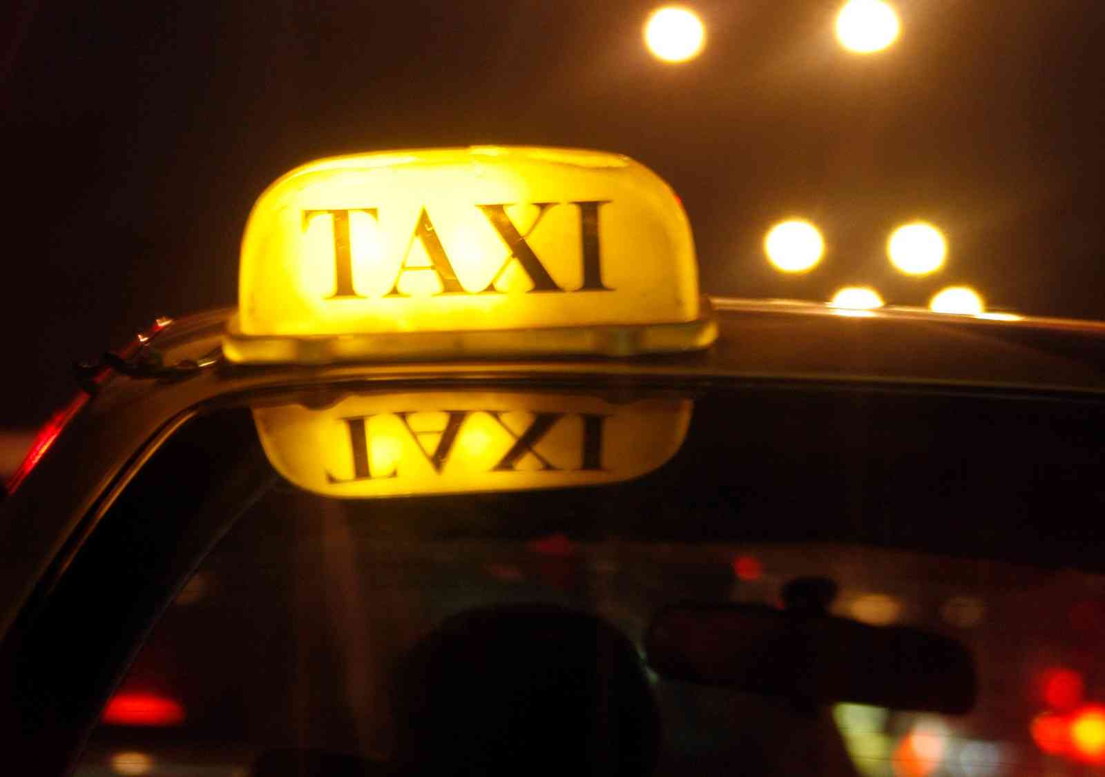 خلاف على الأجرة مع سائق تكسي ينتهي بالمستشفى والمركز الأمني
