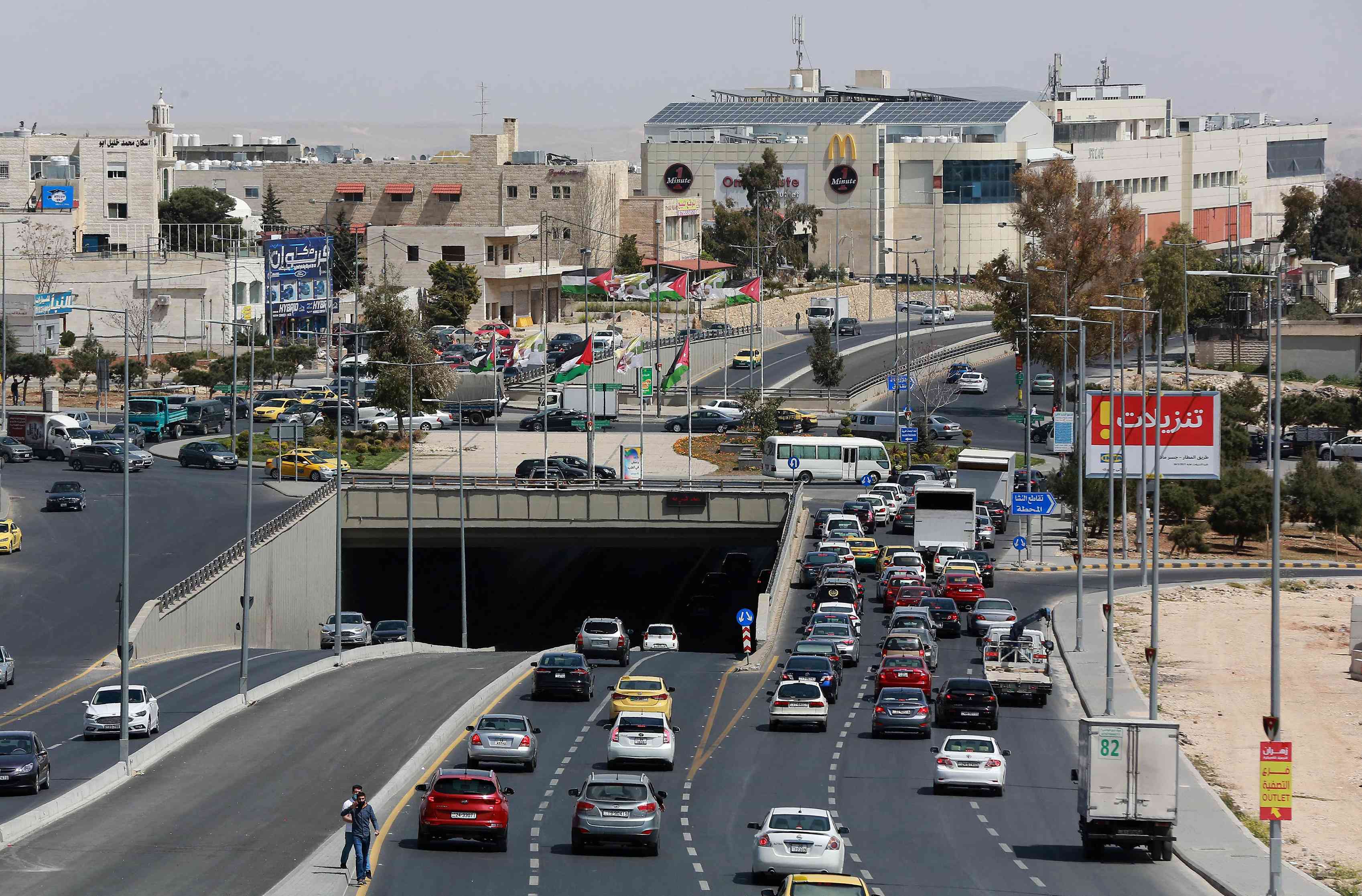 إلى أين وصل مشروع الطرق مدفوعة الرسوم في الأردن؟