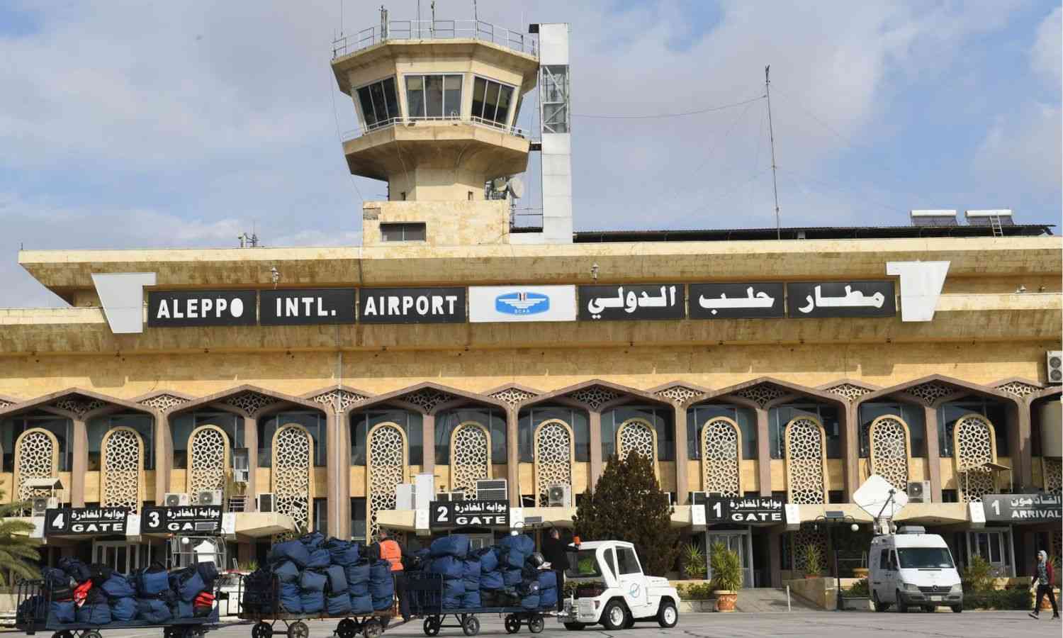 قصف إسرائيلي يُخرج مطار حلب الدولي عن الخدمة