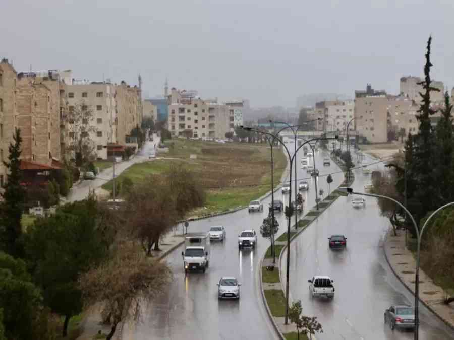 بالفيديو.. شاهدوا تساقط الأمطار في إربد