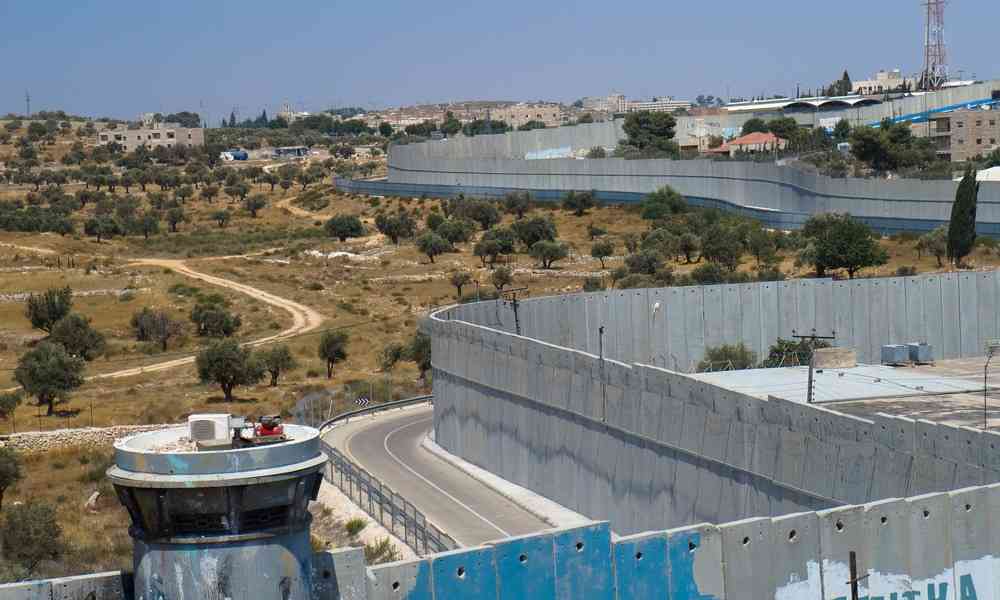 بحجة “الأمن القومي”.. كيف تسعى إسرائيل إلى ترسيم حدودها من جديد؟