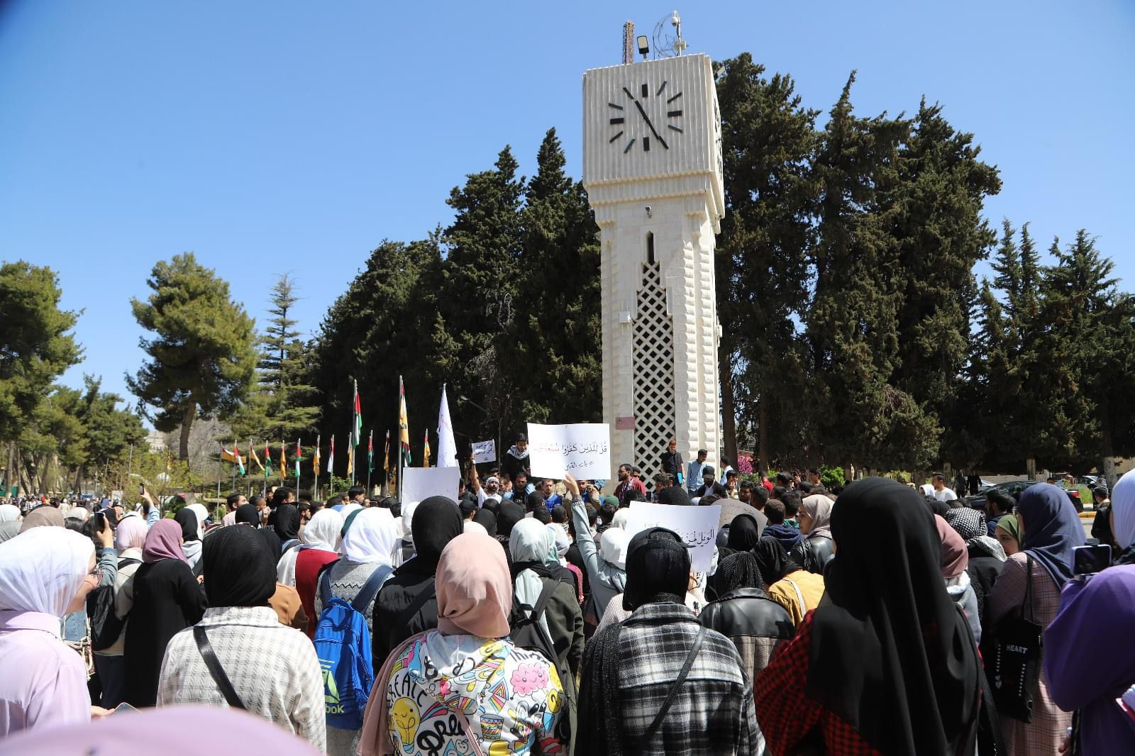 مسيرة حاشدة في الجامعة الأردنية نصرة للمسجد الأقصى