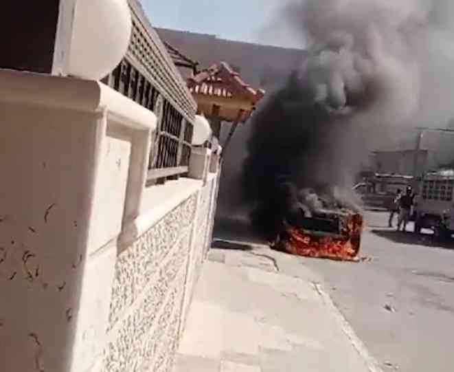 شخص يشعل النار بمركبة إمام مسجد في إربد
