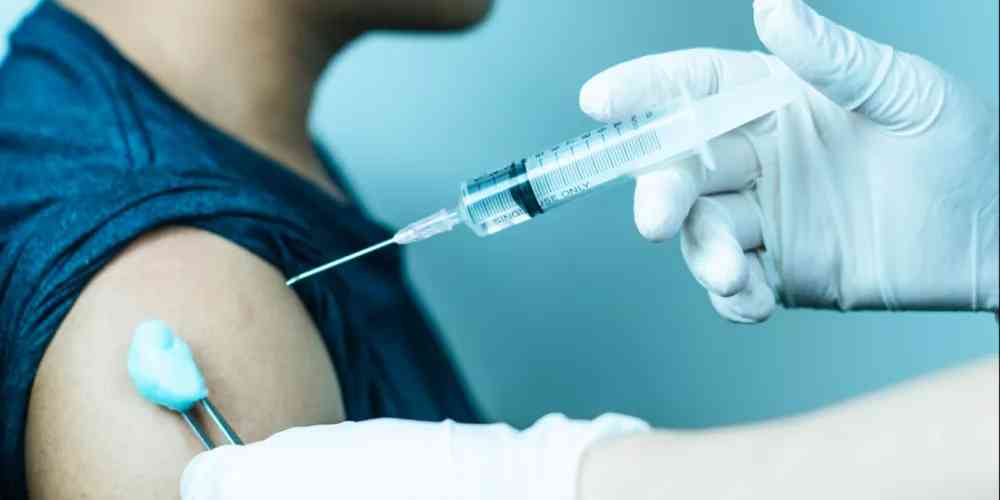 هل إجبار الطلبة على التطعيم قانوني؟.. المومني يجيب