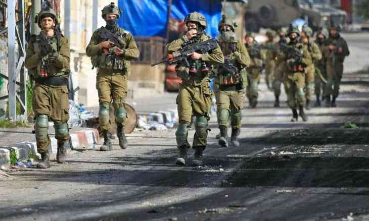 الاحتلال يُغلق الحرم الإبراهيمي ويعتقل 16 فلسطينيا