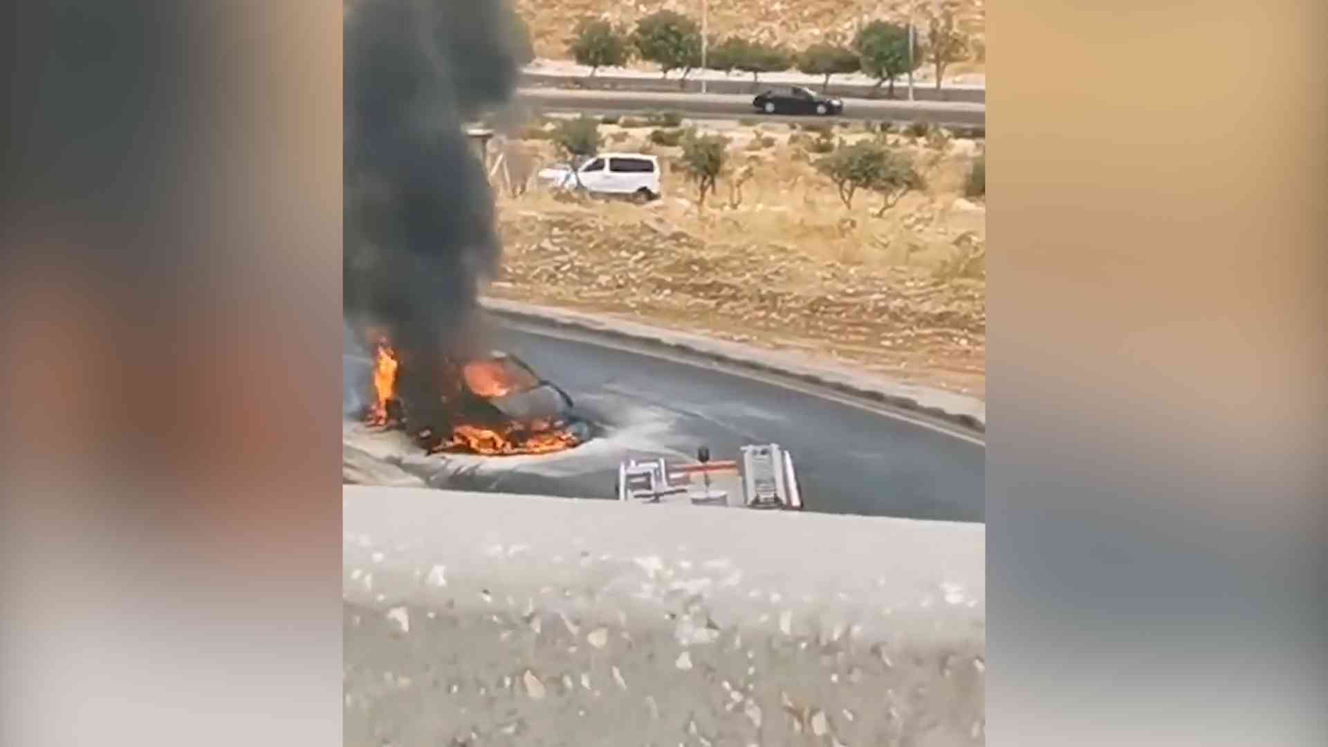 صاحب سيارة ID.4 يكشف سبب احتراقها في عمّان؟ (فيديو)