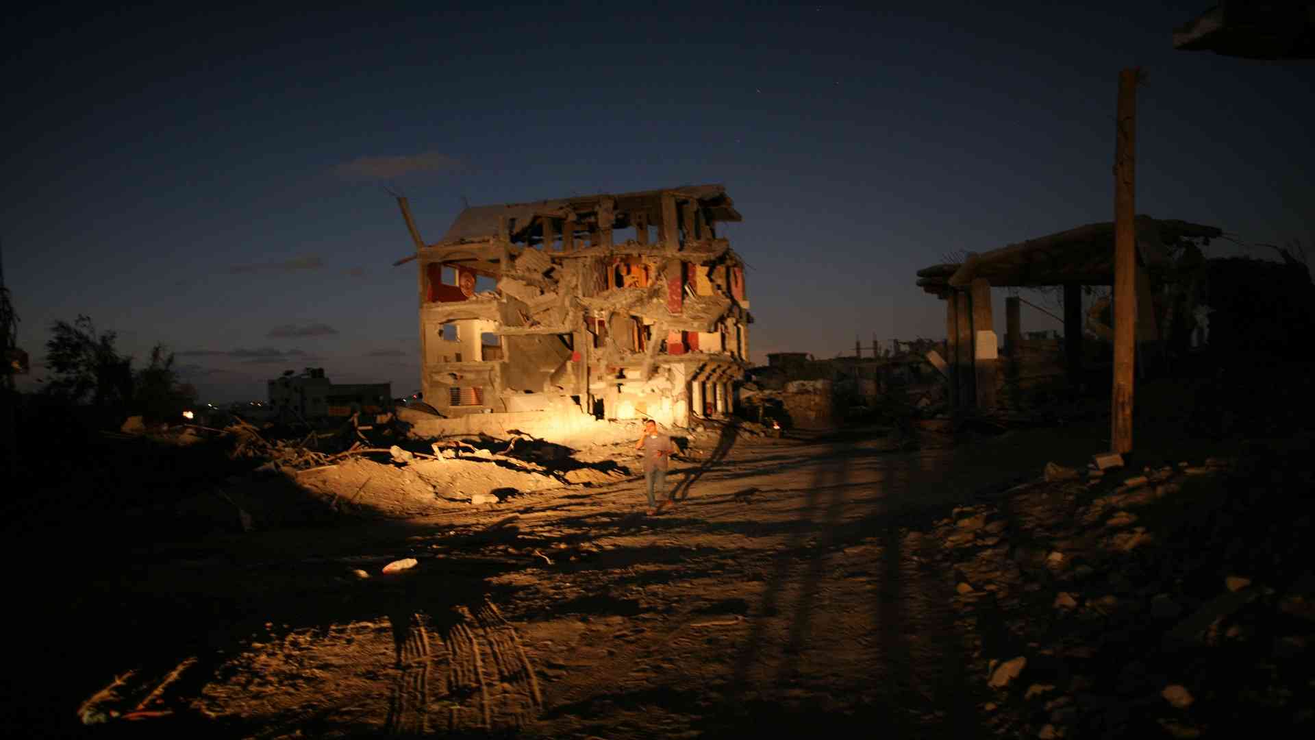 انقطاع الكهرباء والإنترنت في غلاف غزة