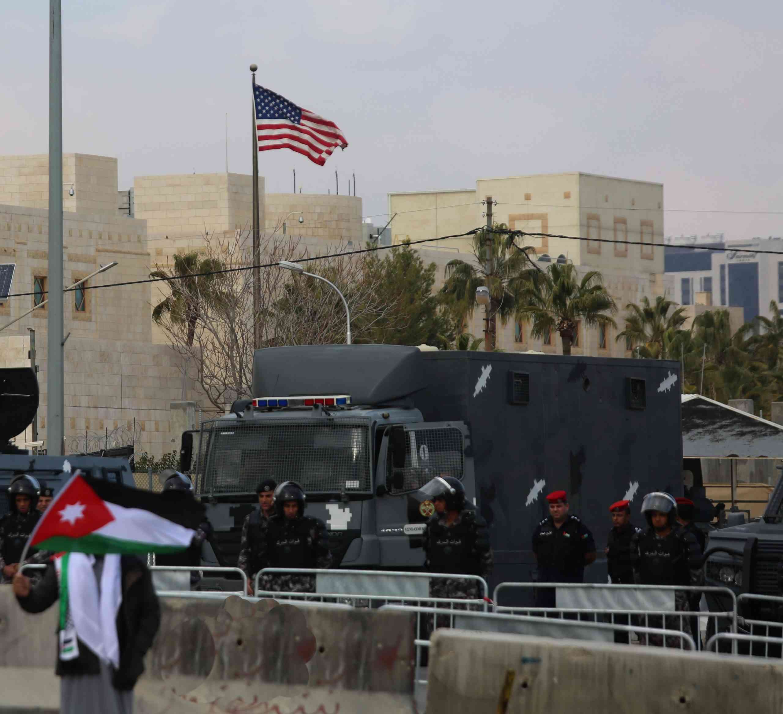 السفارة الأمريكية في عمّان تحذر رعاياها