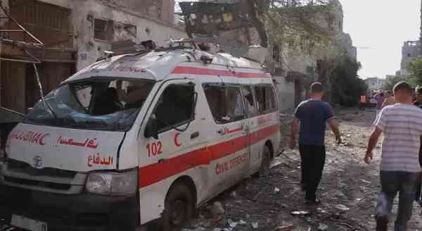 استشهاد 3 مسعفين جراء قصف سيارة إسعاف