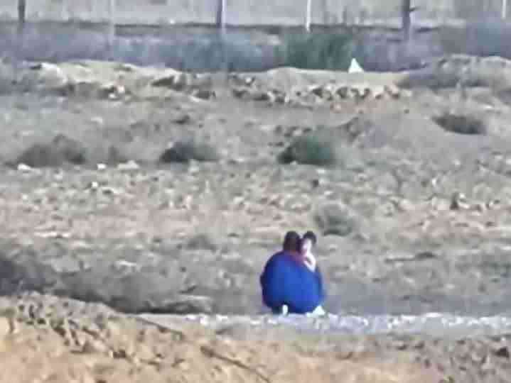 بالفيديو.. ”القسام” تطلق سراح إمرأة إسرائيلية وطفليها