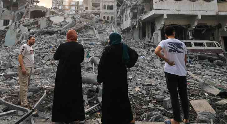 غزة.. إبادة 50 عائلة داخل منازلها وخلال نزوحها القسري