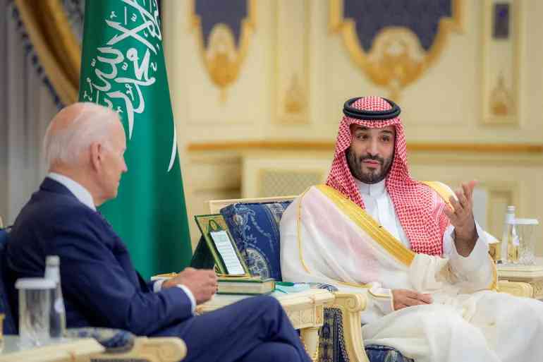 السعودية تعتزم تجميد خططها للتطبيع مع إسرائيل