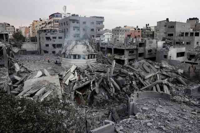 الدفاع المدني: أكثر من 1000 مفقوداً تحت أنقاض المباني في غزة