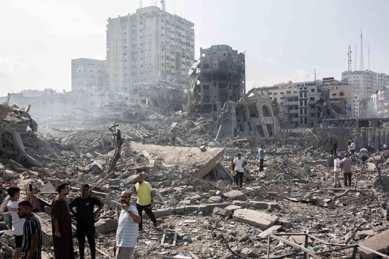الاحتلال يرتكب مجزرة بحق الدفاع المدني في غزة