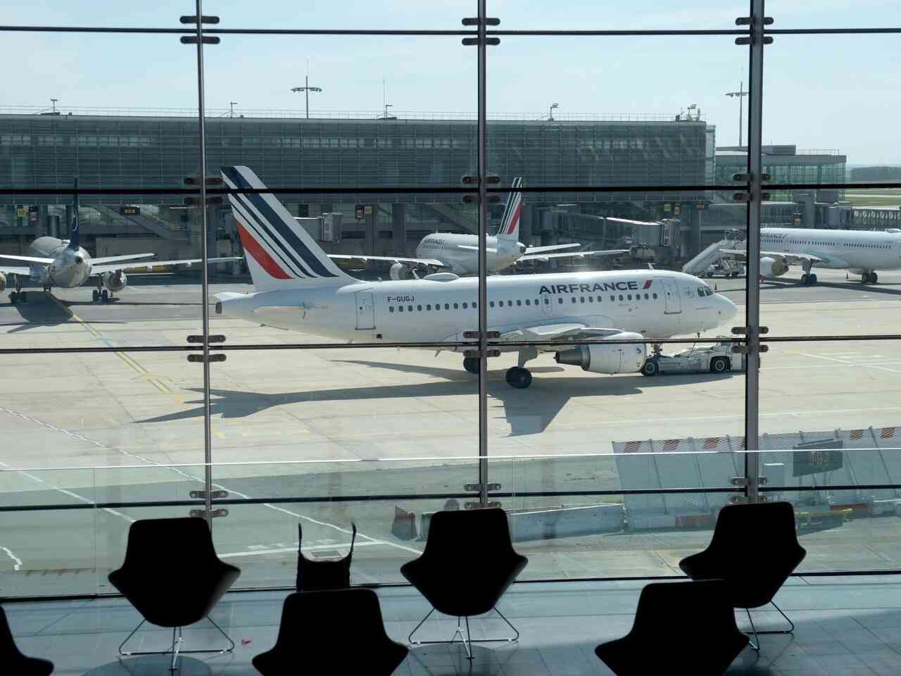 خطر أمني يخلي مطارات فرنسا