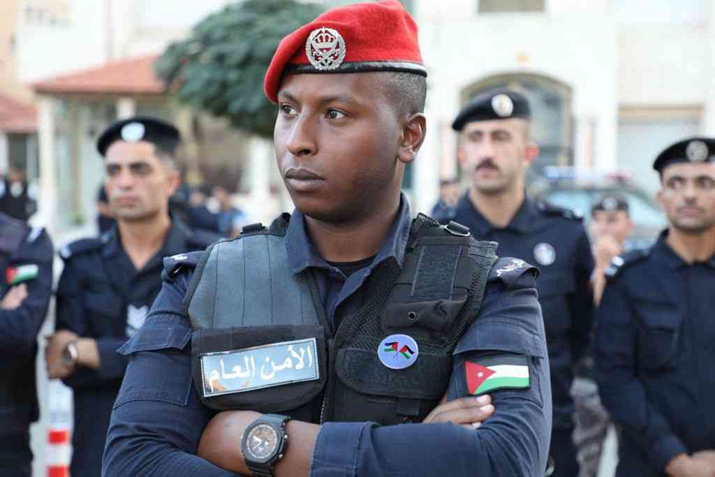 علما الأردن وفلسطين على صدور رجال الأمن في الرابية (صور)