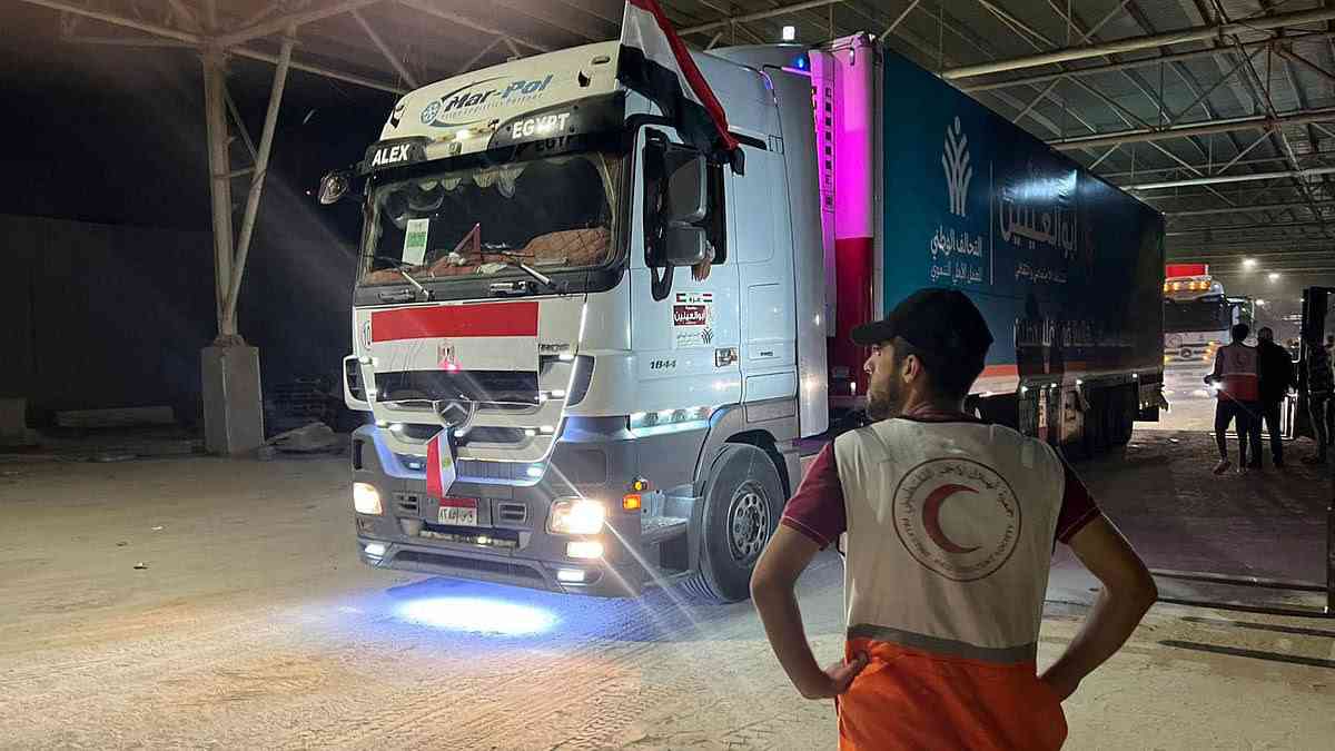 شاحنات مساعدات تدخل غزة -صور